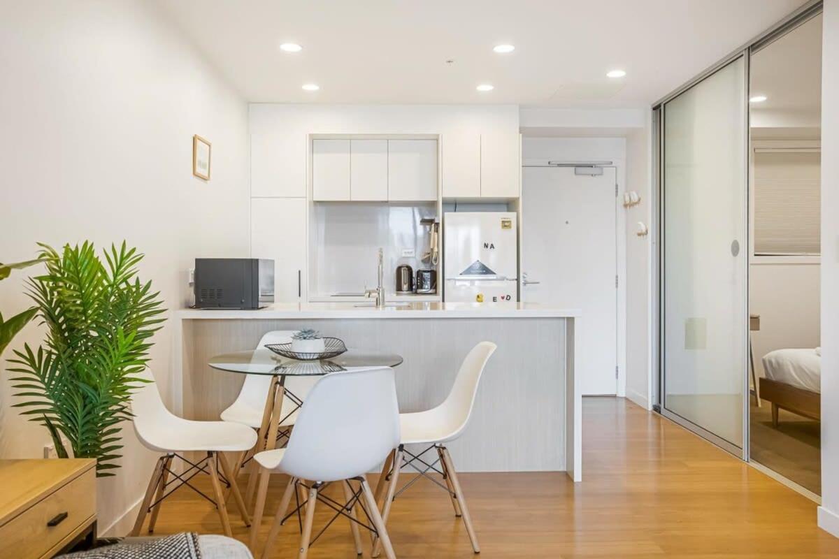 Cosy Two Bedroom Apartment With Balcony Pool And Gym Auckland Exterior foto