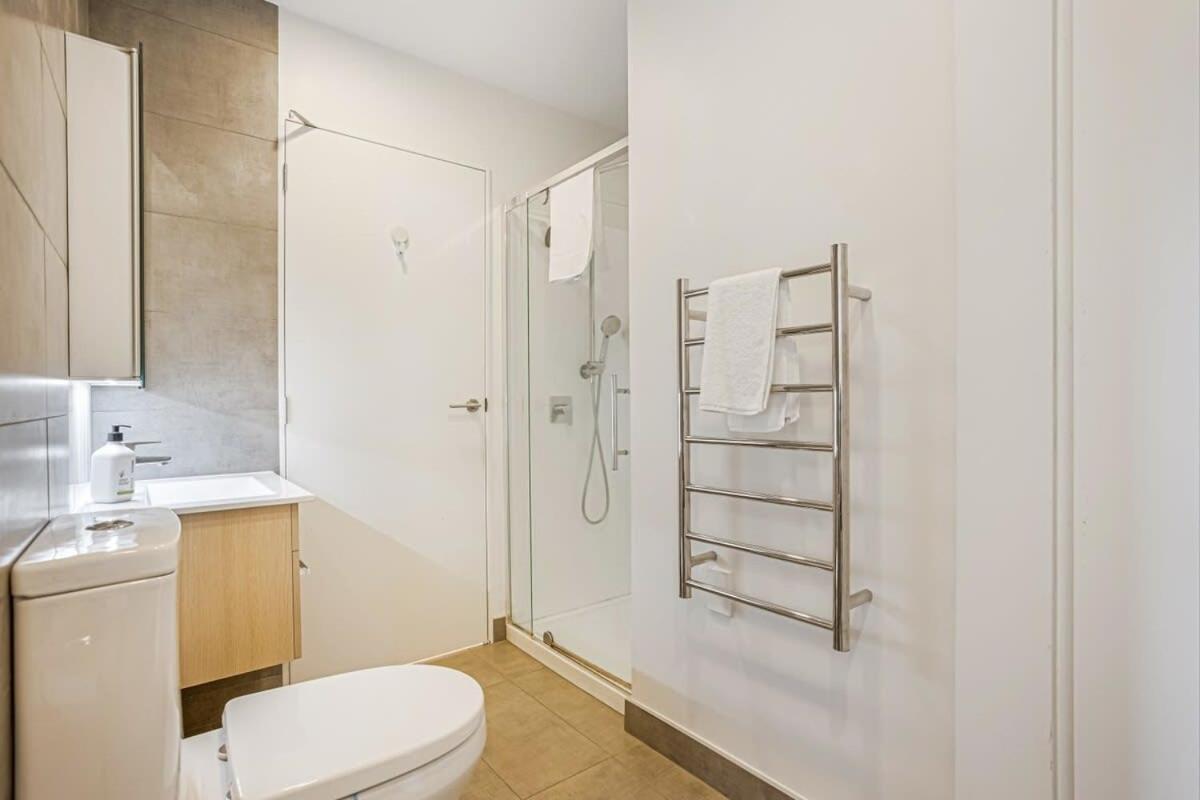Cosy Two Bedroom Apartment With Balcony Pool And Gym Auckland Exterior foto